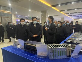 走进熊猫体育——泰州市领导带队观摩“三比一提升”项目建设